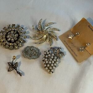 Lot of 6 Vintage Brooches and Earrings Silver Pearls Rhinestones Floral & Grapes